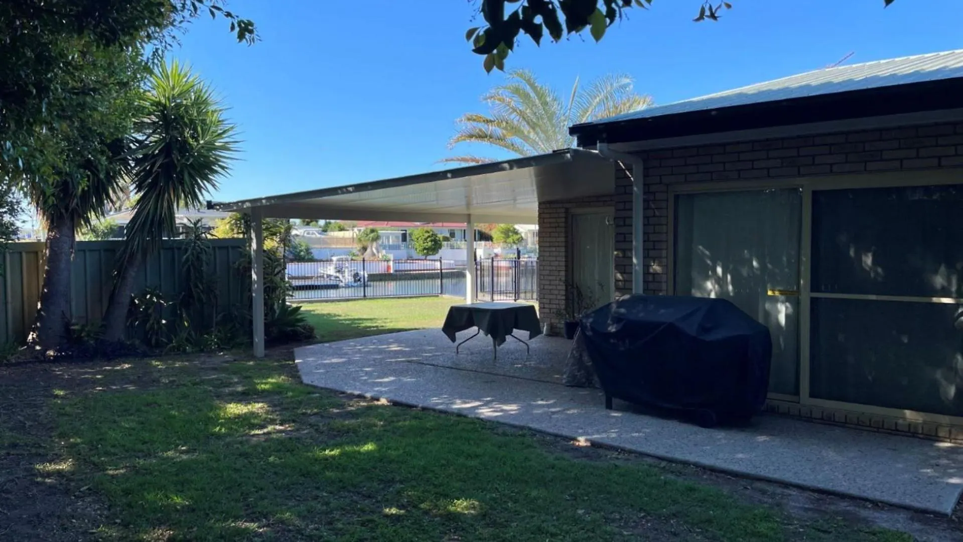 Ground Floor, Family Unit On The Canal With Free Wifi! Bongaree 0*,
